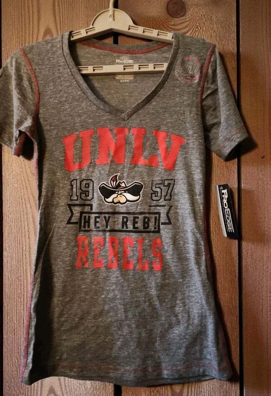 Pro Edge NCAA NWT UNLV Rebels Excellent Medium New D25  University Las Vegas